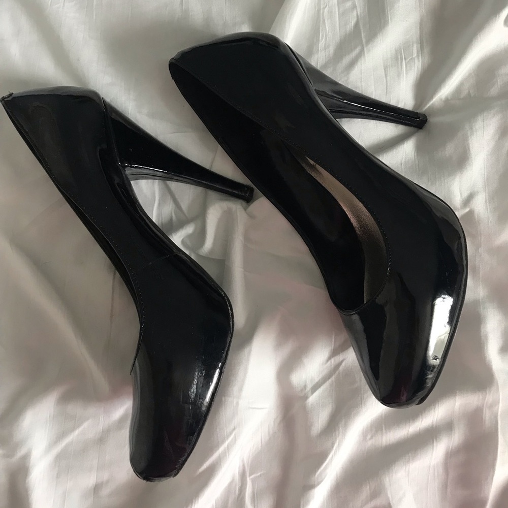 Heels - Picture 3 of 3
